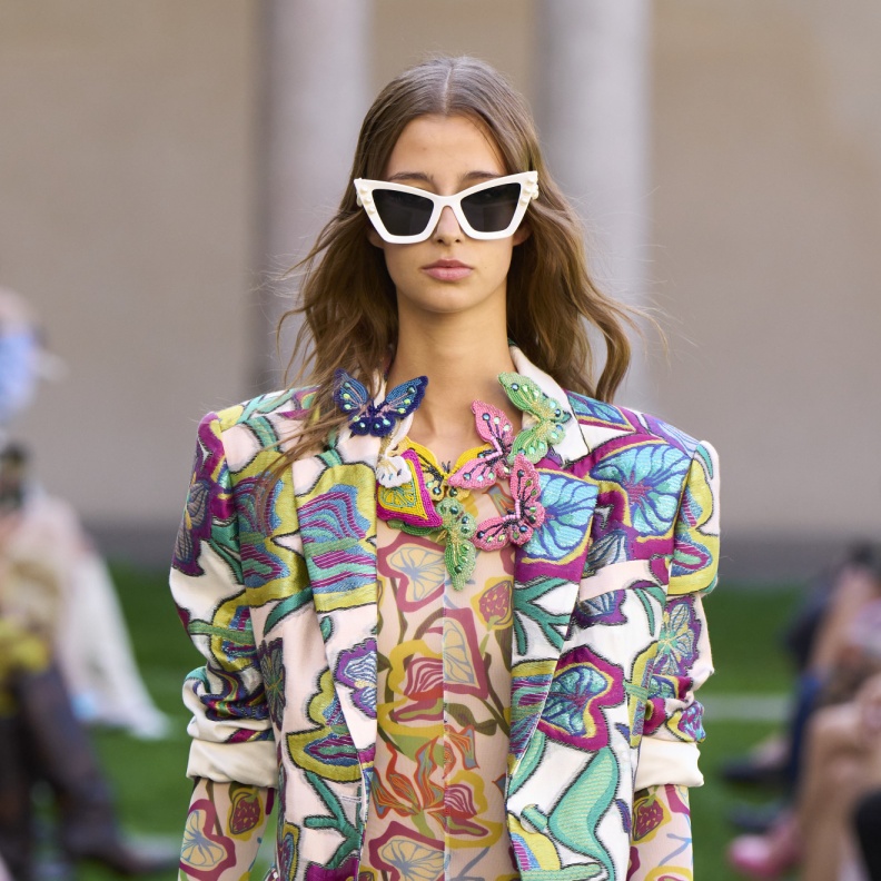 النظارات الشمسية رفيقك الدائم في عطلة السفر