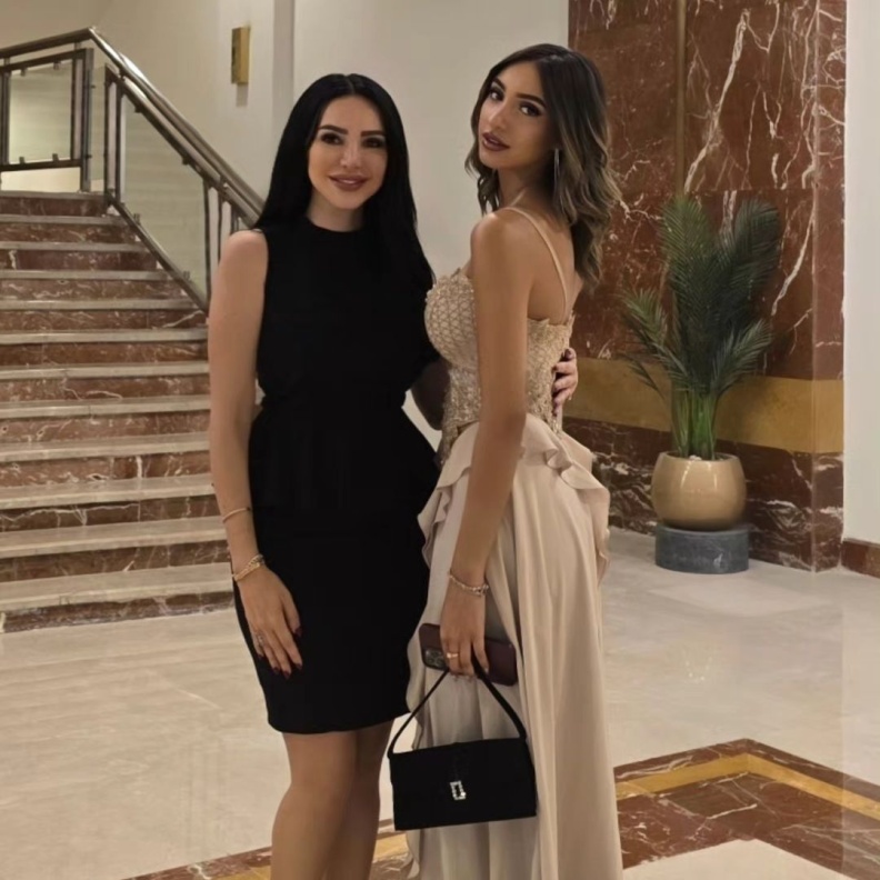 انجي علاء تحتفل بتخرج ابنتها جانا