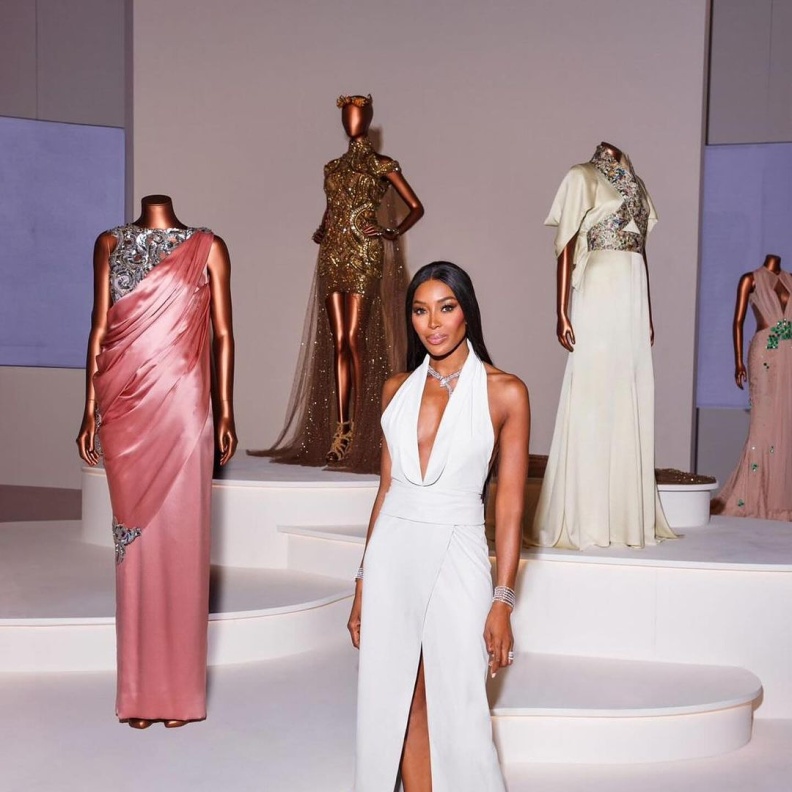 متحف فيكتوريا وألبرت يحتفي بأيقونة الموضة نعومي كامبل إحتفالاً بإنجازاتها