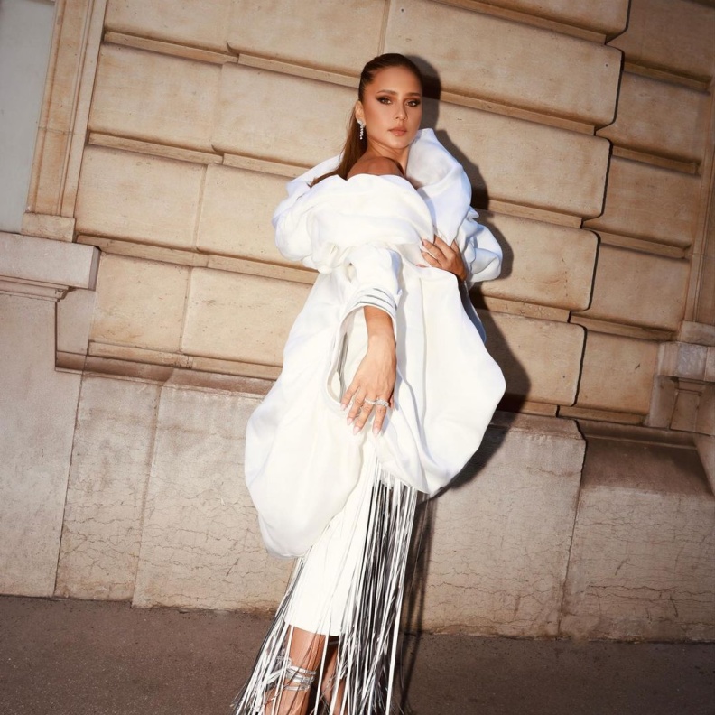 نيللي كريم في فعاليات أسبوع الموضة بباريس 