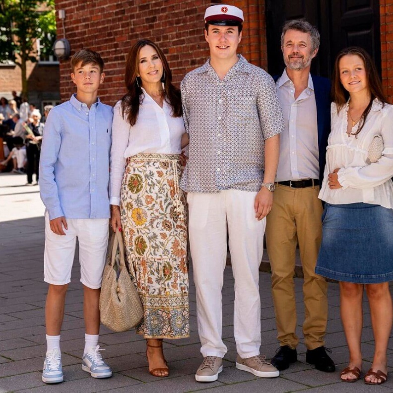  الملكة ماري تحتفي بتخرج ابنها الأمير كريستيان