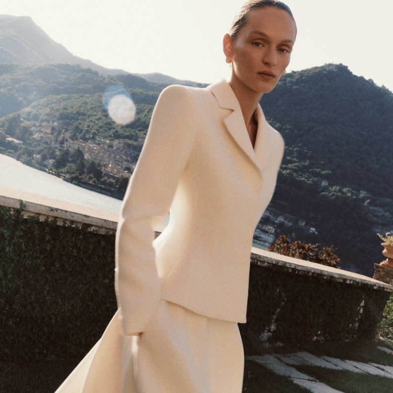 Stacey Gallello لـ"هي": ندمج رموز الخمسينيات في الحاضر مع إضفاء لمسة معاصرة عليها