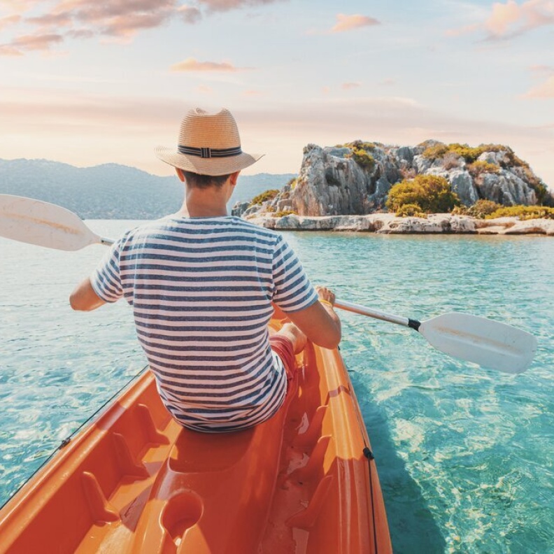 استكشاف ساحل اسكي لارا بواسطة قوارب الكاياك