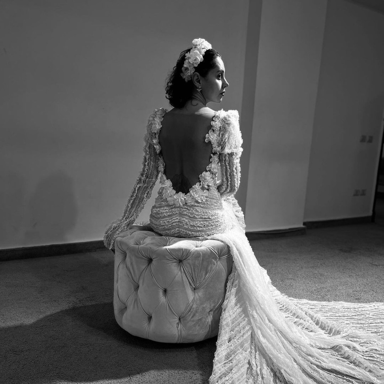 أطلت ياسمين رئيس يوم زفافها بفستان مميز من تصميم نور عزازي