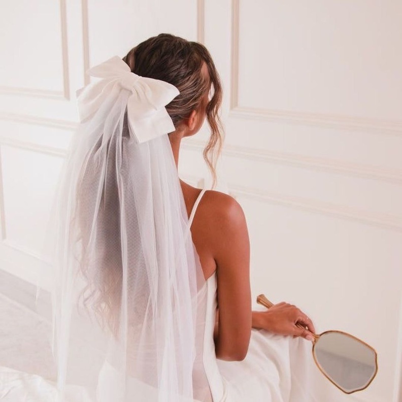 الفيونكة لا تغني عن الطرحة