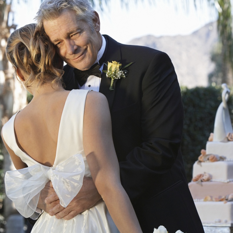 مهمات والد العروس الوقوف إلى جانب ابنته في بعض تفاصيل الزفاف