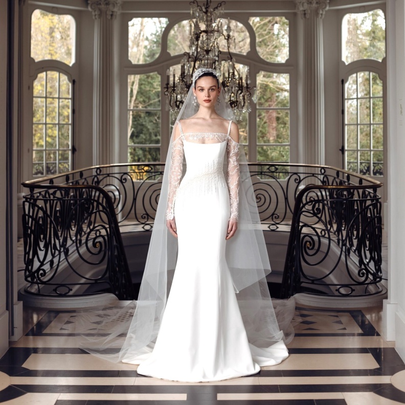 فستان زفاف بأكمام دانتيل من جورج حبيقة