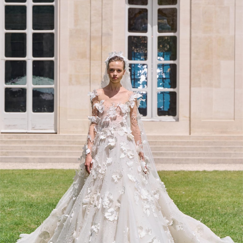 فستان زفاف من دار حبيقة من عروض أسبوع الموضة في باريس