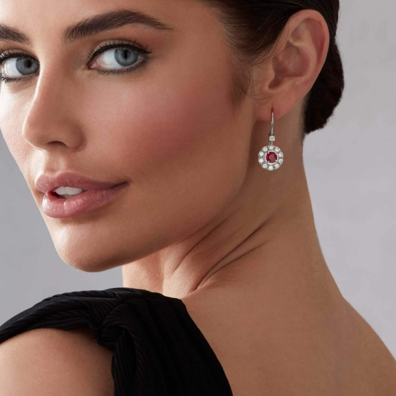 أقراط أذن مرصّعة بالروبي من غرارد Garrard