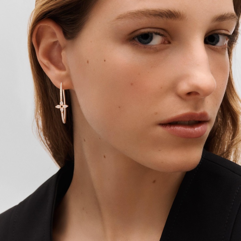 أقراط Idylle Blossom Hoops من لويس فويتون Louis Vuitton
