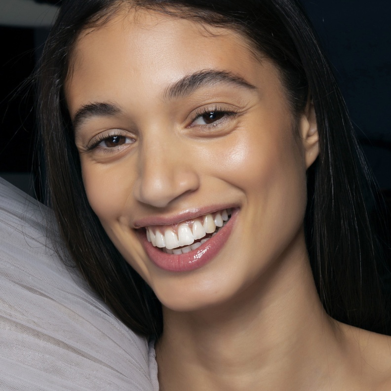 احصلي على ابتسامة ساطعة ومشرقة بعد عملية تجميل اللثة بالليزر
