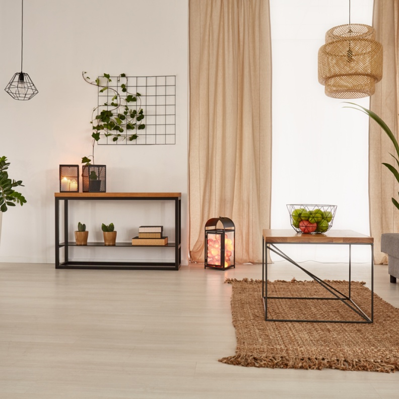 الكتان والقطن من الأقمشة التي تتميز بمظهر مريح وغير رسمي مثالي للديكور الصيفي