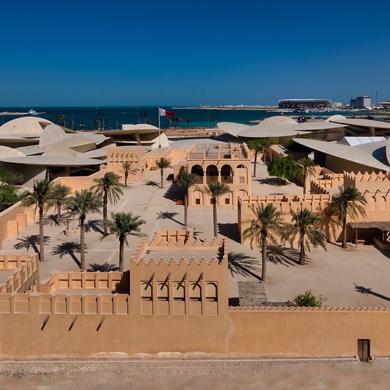 المتحف الوطني في قطر بواسطة Manjri Saxena