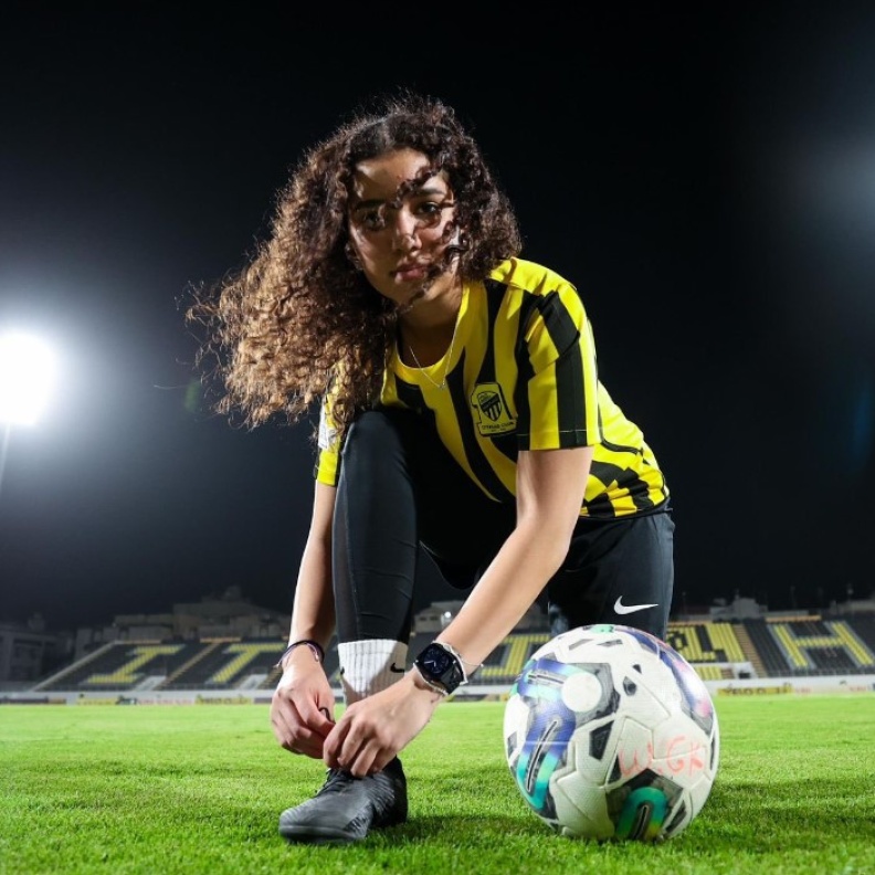 لاعبة كرة القدم السعودية مريم التميمي.. موهبة فذة ومشوار مميز مع "الأخضر" 