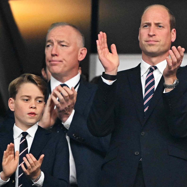 حضور الأمير جورج برفقة والده الأمير وليام على مباريات كرة القدم فقط