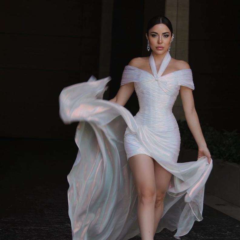 سارة أبي كنعان بفستان من رامي قاضي