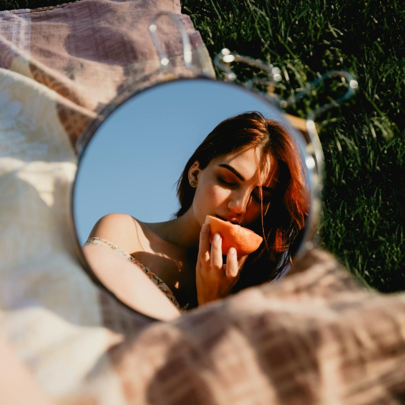  تخلصي من مشكلة ارتشاح الأمعاء بتناولكِ الأطعمة الصحية وتجنب الضارة منها