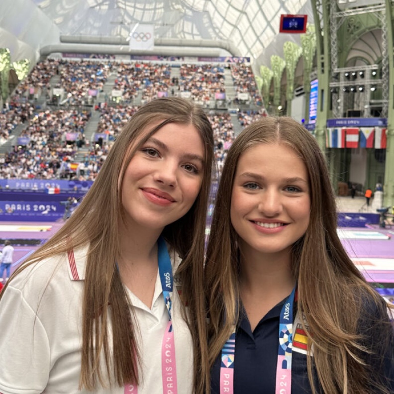 ظهور أنيق متواصل لأميرات إسبانيا ليونور وصوفيا في الألعاب الأولمبية