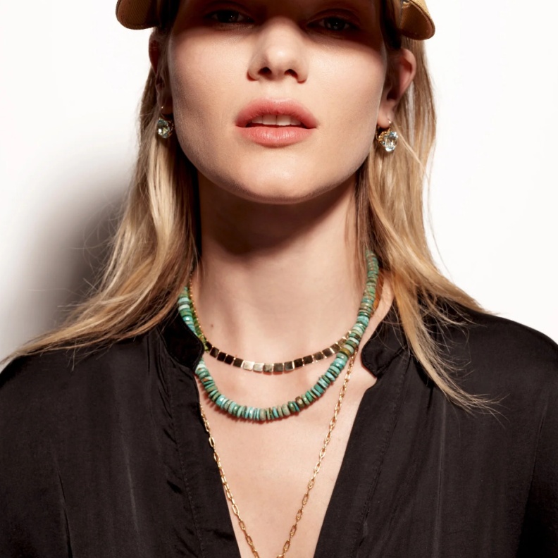 عقد مرصّع بالفيروز من إليانا ماكري Ileana Makri 