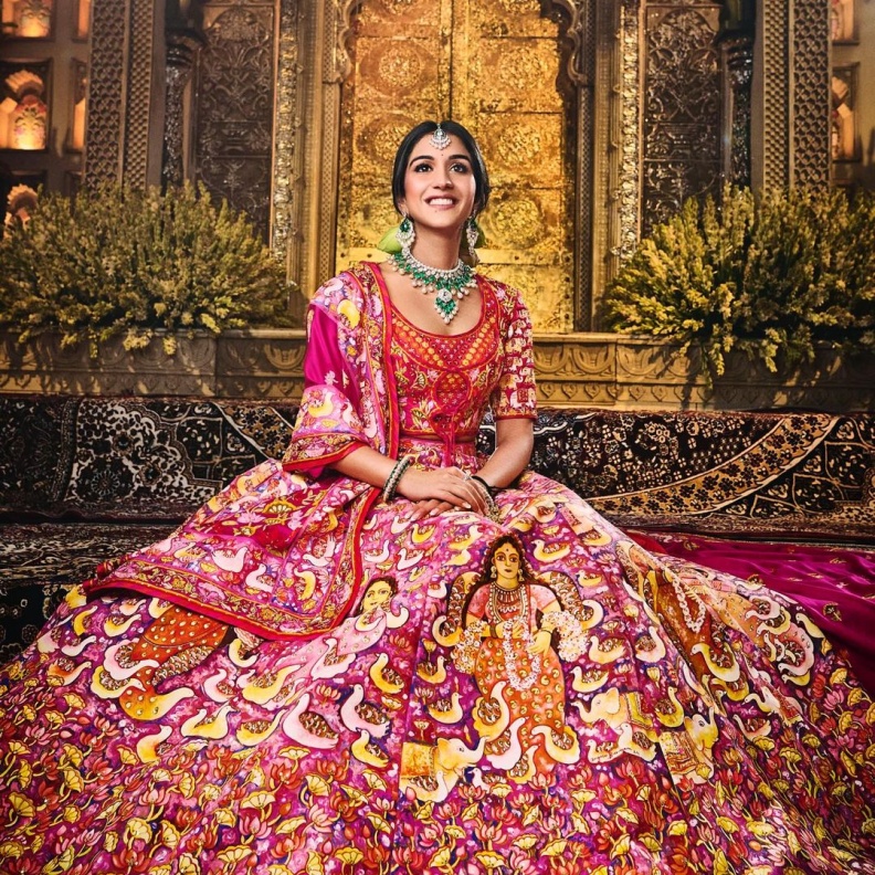 فستان العروس راديكا ميرشانت له معانيه الممزة