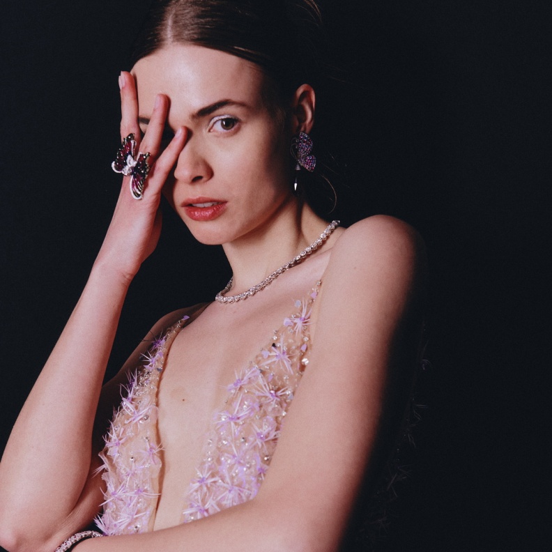 مجموعة مجوهرات السجادة الحمراء (Red Carpet) لعام 2024