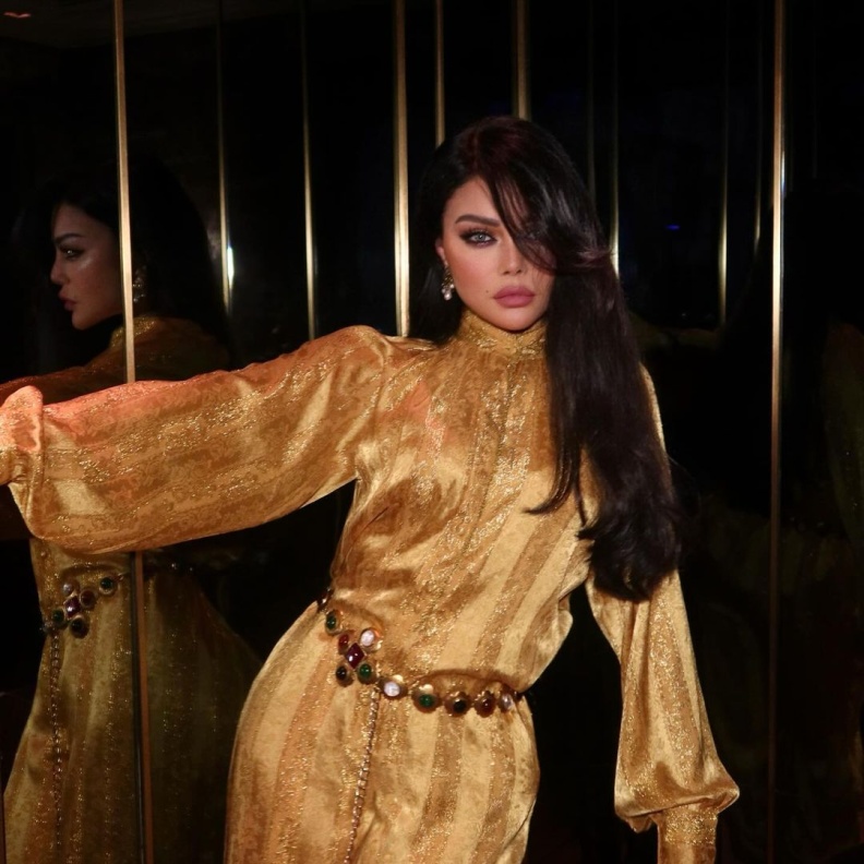 شاهدي أبرز إطلالات نجمات العرب اللافتة من صندوق مجوهراتهنّ المميز