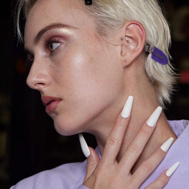 ألوان الاظافر الصيفية البيضاء والمات من دار Priscavera