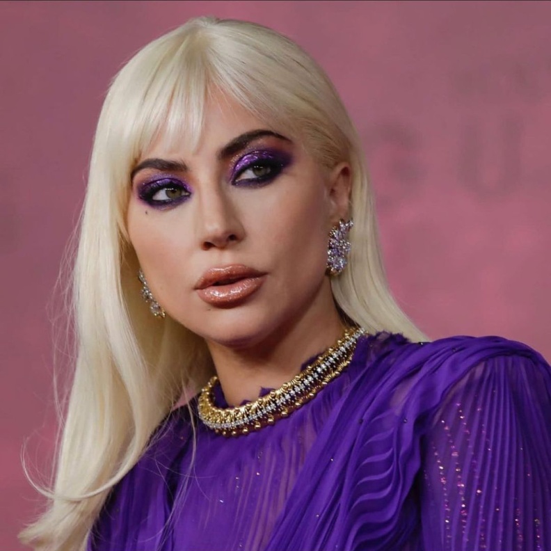 اطلالات ليدي غاغا الجمالية بتسريحات شعر مالسة- الصورة من وكالة  AFP