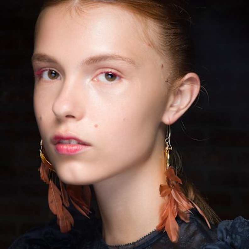 الماسكارا الملونة اتجاه عصري في صيف