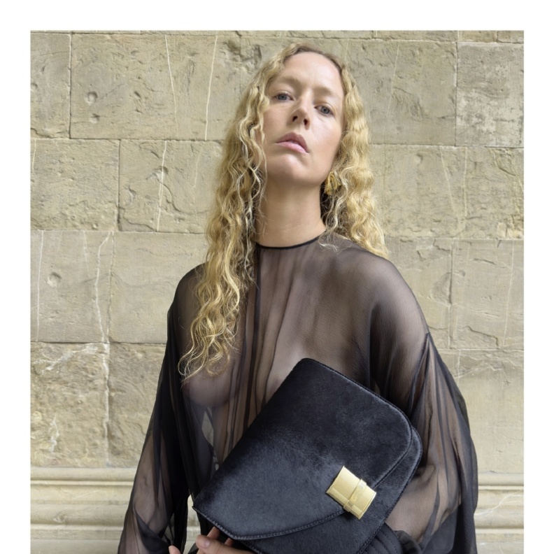 FERRAGAMO  تعود إلى موطنها في فلورنسا لتضع رؤيةَ الموسم الجديد