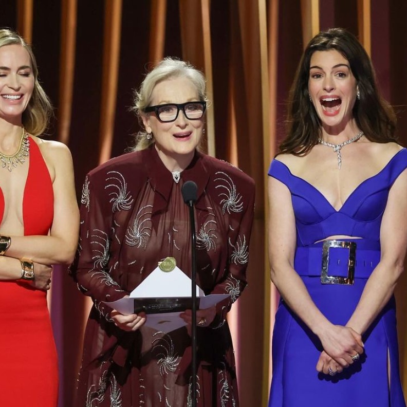 ميريل ستريب وآن هاثاوي وإميلي بلانت