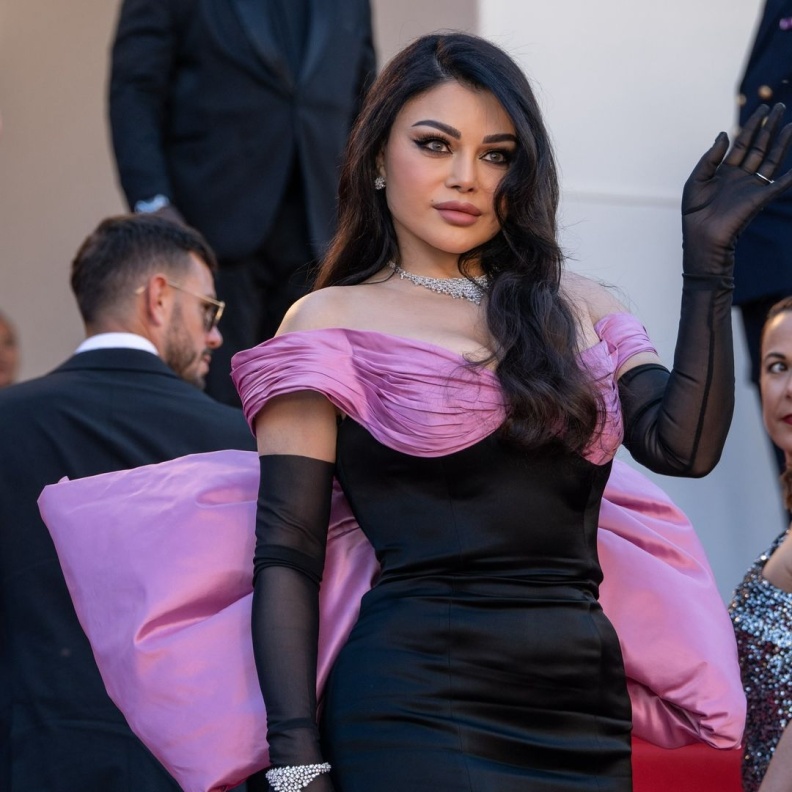 .صيحات هيمنت على موضة فساتين السهرة للنجمات هذا الصيف