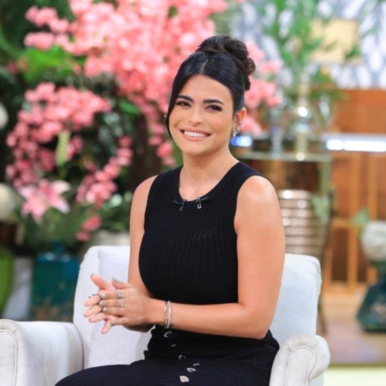 الفنانة أسماء جلال