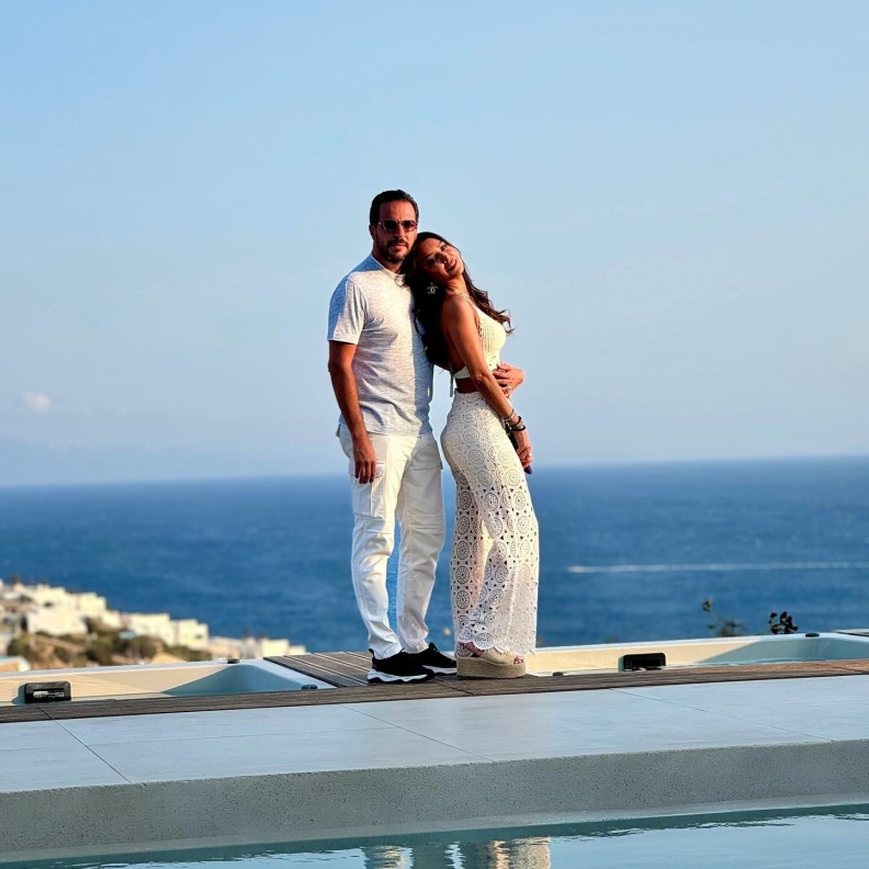 إطلالات أمل بوشوشة برفقة زوجها ...أناقة متناغمة تعكس قصة حبهما