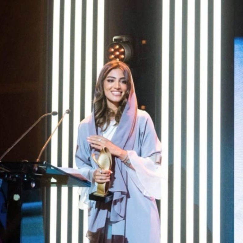 نخبة من الشخصيات بكاميرا المصورة نورة العمري بالتعاون مع نيوم