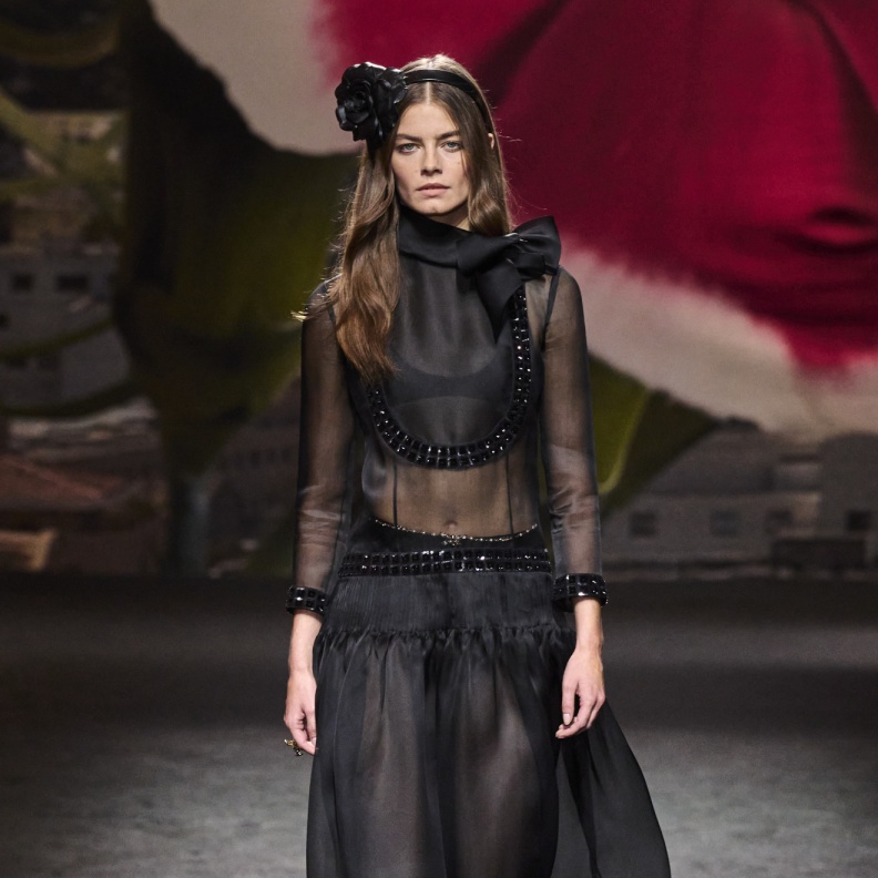 جرأة تنانير التول في إطلالاتك اليومية