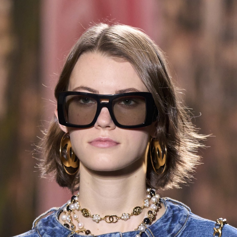 على طريقة دار CHANEL