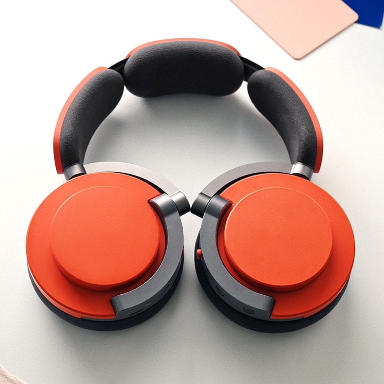 دايسون تكشف عن سماعات OnTrac الثورية في عالم سماعات الرأس