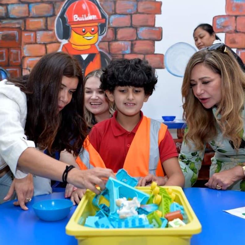 لقطات جمعت ليلي علوى وغادة عادل بالاطفال أصحاب الهمم