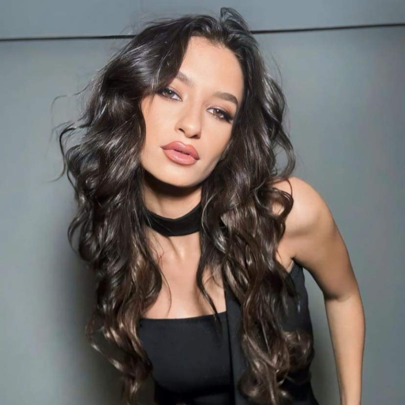 أميرة اديب في جلسة تصوير حديثة 