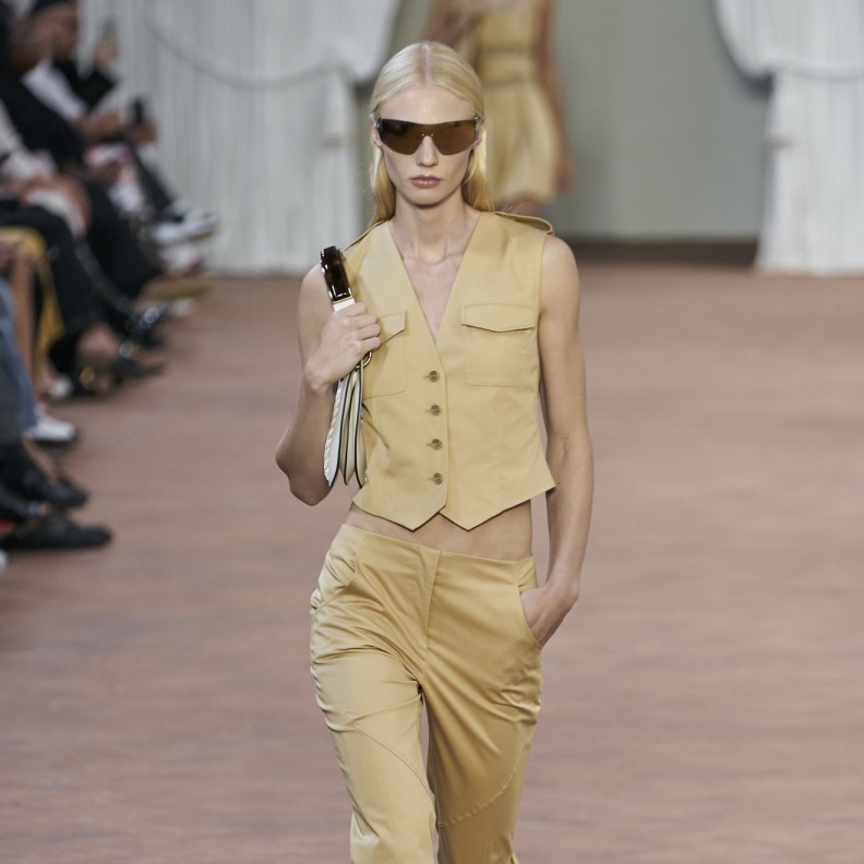 ستايل جديد في عالم الأناقة اليومية مع الفيست الملفتة