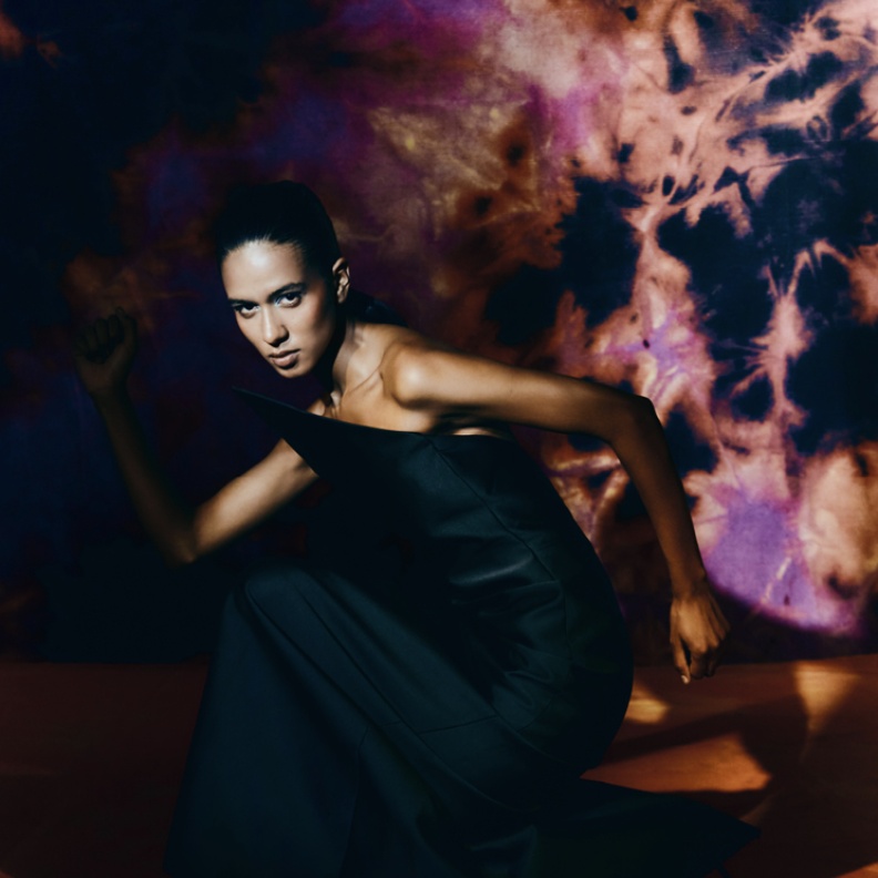 جلسة تصويرية خاصة بـ"هي" بعنوان Dynamic Motion