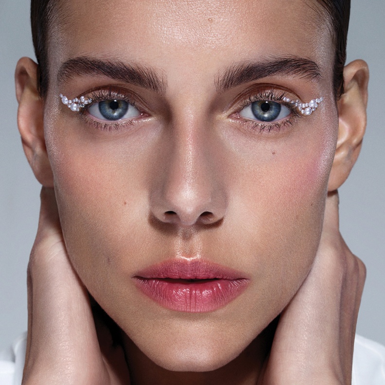 هايلايتر DEW-LA-LA من Benefit Cosmetics