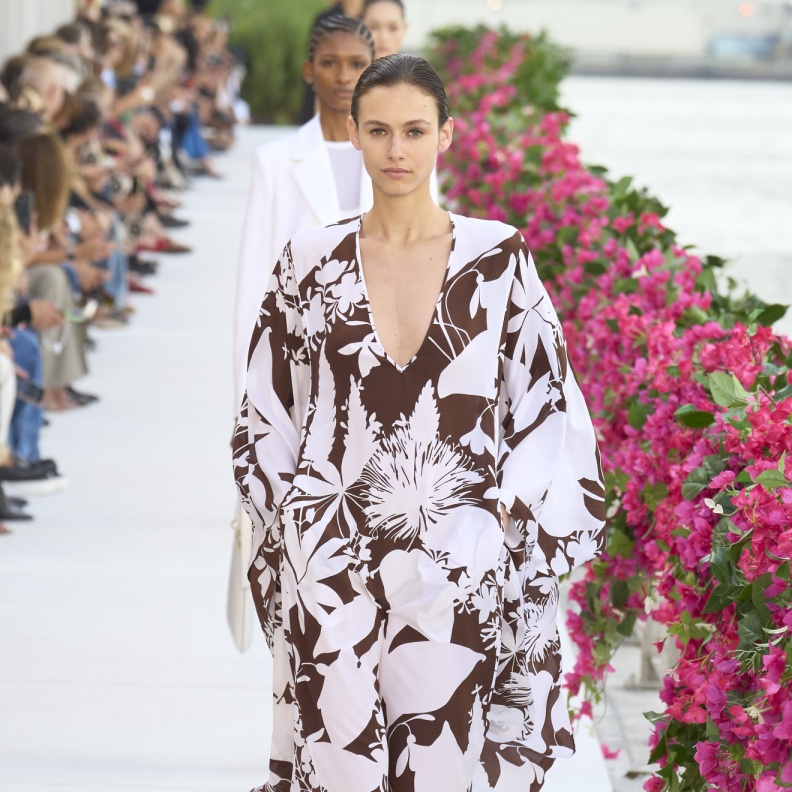 إطلالة من Mickael Kors