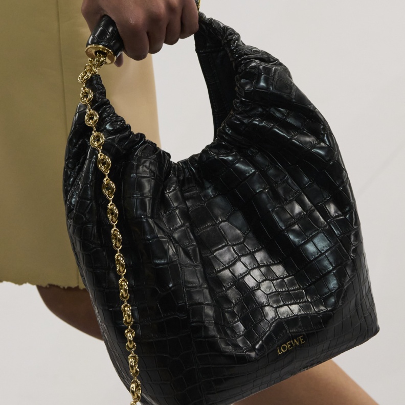 الأقمشة المرقطة تسيطر على موضة الحقائب الصيفية