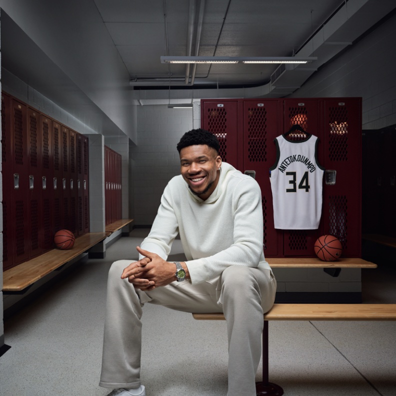 "يانيس أنتيتوكونمبو" نجم كرة السلة العالمي لـ"هي": كنت قبل 12 سنة أبيع الساعات في الشوارع واليوم أصمم ساعتي الخاصة... هذه نعمة