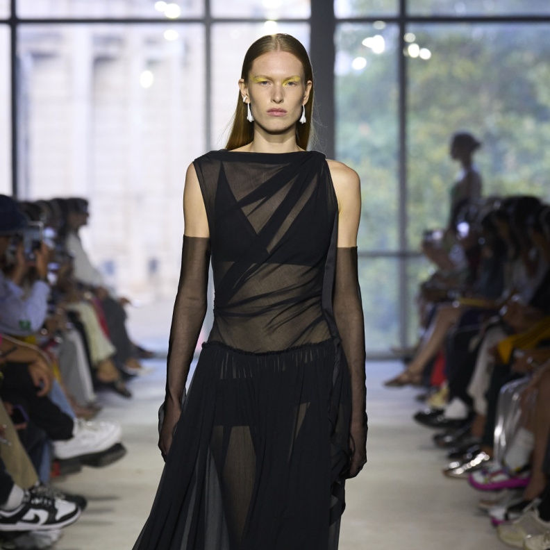 فساتين الشيفون الخيار الأكثر أنوثة عبر الزمن