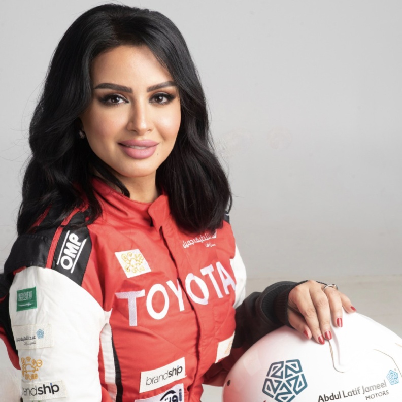 من مصممة أزياء إلى قائدة مركبات... مها الحملي تثبت أن المرأة قادرة على أن تعيش أكثر من حلم