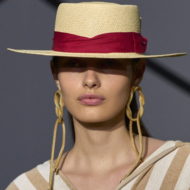 قبعات شبابية رائجة في الصيف 