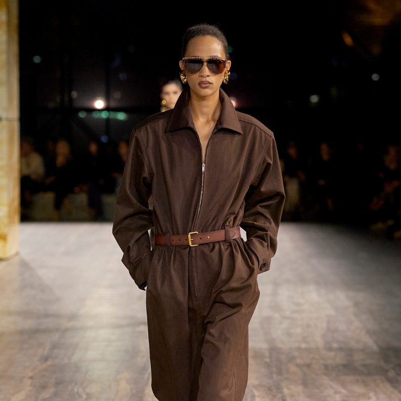 إطلالة من Saint LAurent